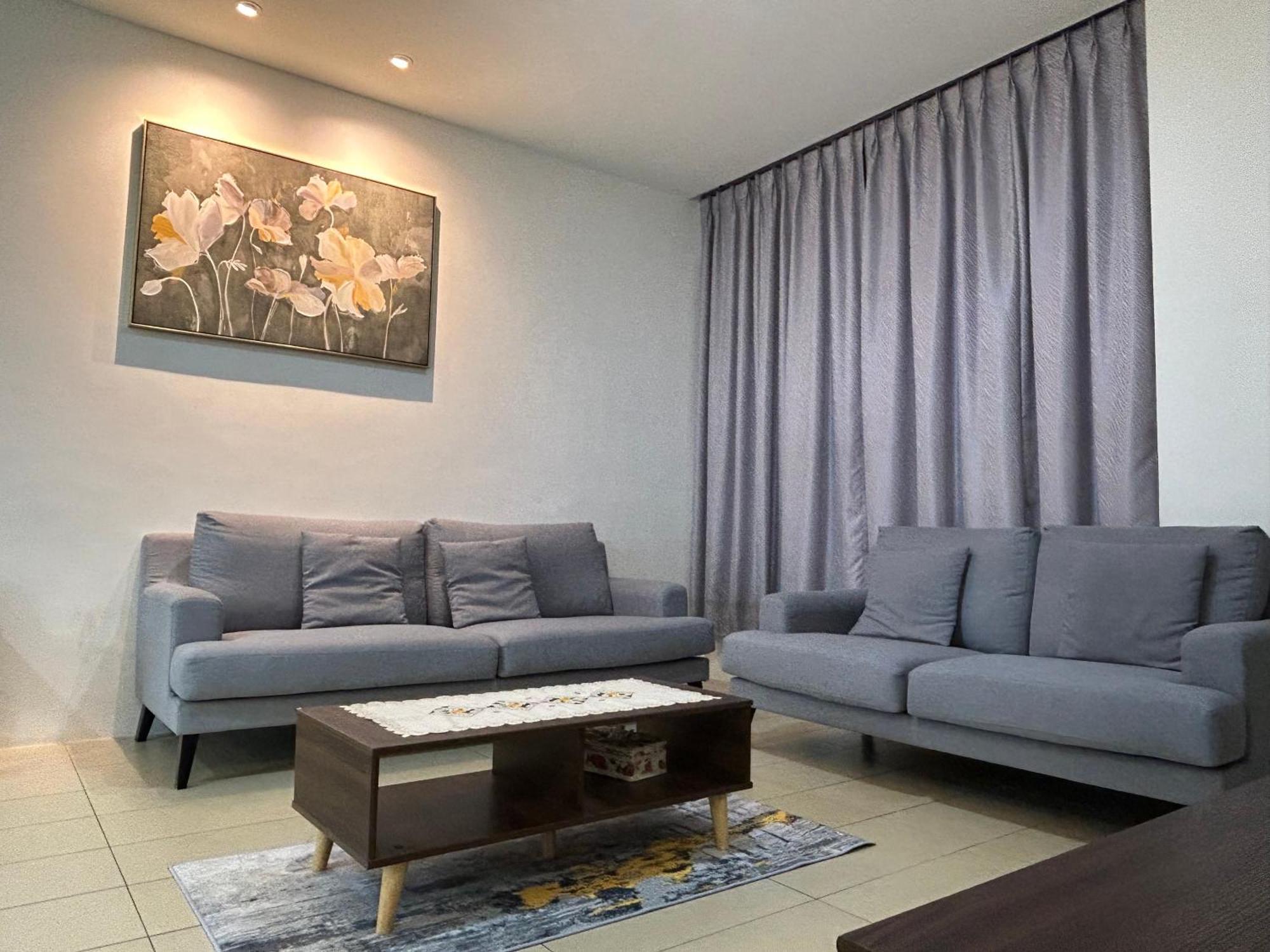 Roxy Apartment Kuching Exterior foto
